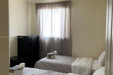 Copropriété à louer à Miami, Floride: 3 chambres, 117.43 m2 № 2178143 - photo 12