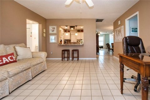 House in Sun City Center, Florida 2 bedrooms, 140.84 sq.m. № 2388100 - photo 23