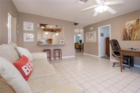House in Sun City Center, Florida 2 bedrooms, 140.84 sq.m. № 2388100 - photo 22