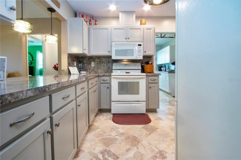 House in Sun City Center, Florida 2 bedrooms, 140.84 sq.m. № 2388100 - photo 13