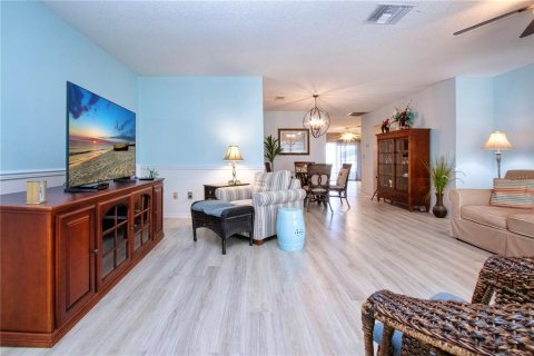 House in Sun City Center, Florida 2 bedrooms, 140.84 sq.m. № 2388100 - photo 7