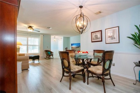 House in Sun City Center, Florida 2 bedrooms, 140.84 sq.m. № 2388100 - photo 11