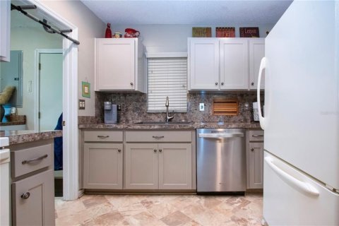 House in Sun City Center, Florida 2 bedrooms, 140.84 sq.m. № 2388100 - photo 15