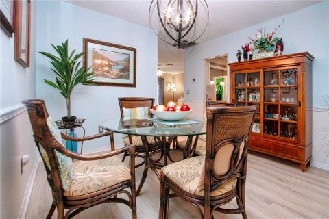 House in Sun City Center, Florida 2 bedrooms, 140.84 sq.m. № 2388100 - photo 12