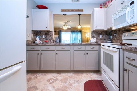 House in Sun City Center, Florida 2 bedrooms, 140.84 sq.m. № 2388100 - photo 14