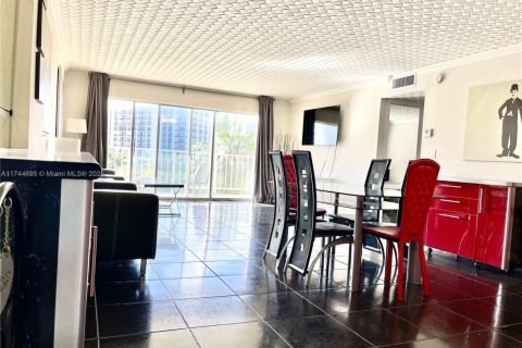 Copropriété à vendre à Sunny Isles Beach, Floride: 1 chambre, 96.62 m2 № 1985312 - photo 1