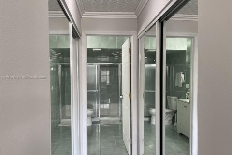 Copropriété à vendre à Sunny Isles Beach, Floride: 1 chambre, 96.62 m2 № 1985312 - photo 17