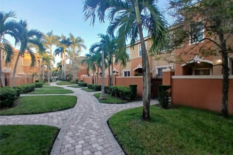 Touwnhouse à louer à Miramar, Floride: 3 chambres, 116.69 m2 № 1977438 - photo 1