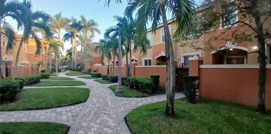 Touwnhouse à Miramar, Floride 3 chambres, 116.69 m2 № 1977438