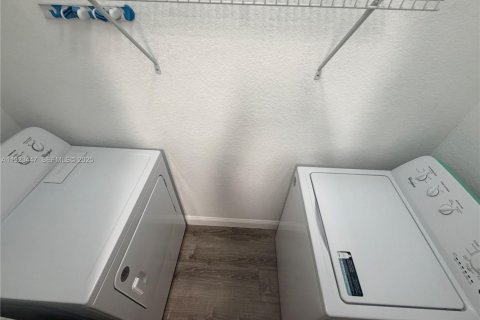 Touwnhouse à louer à Miramar, Floride: 3 chambres, 116.69 m2 № 1977438 - photo 24