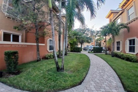 Touwnhouse à louer à Miramar, Floride: 3 chambres, 116.69 m2 № 1977438 - photo 2