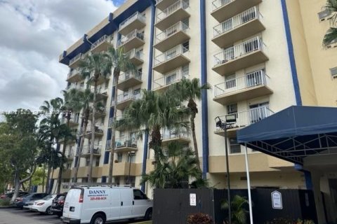 Copropriété à louer à Miami, Floride: 1 chambre, 55.56 m2 № 1986227 - photo 1