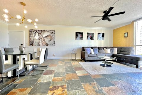 Condo in Hollywood, Florida, 2 bedrooms  № 1860758 - photo 1