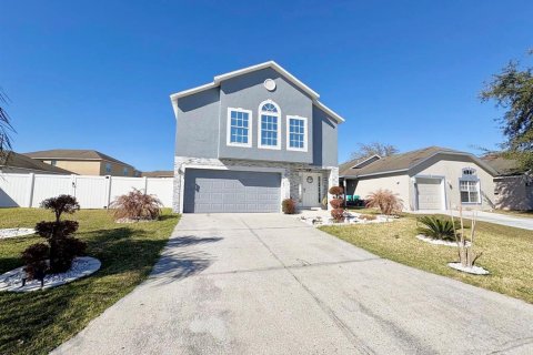 House in Winter Haven, Florida 4 bedrooms, 204.66 sq.m. № 2098880 - photo 3