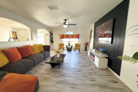 House in Winter Haven, Florida 4 bedrooms, 204.66 sq.m. № 2098880 - photo 15