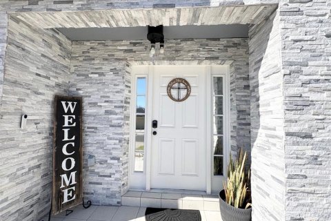 House in Winter Haven, Florida 4 bedrooms, 204.66 sq.m. № 2098880 - photo 7