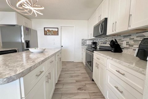 House in Winter Haven, Florida 4 bedrooms, 204.66 sq.m. № 2098880 - photo 24