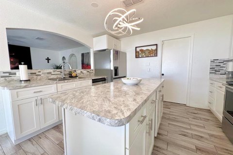 House in Winter Haven, Florida 4 bedrooms, 204.66 sq.m. № 2098880 - photo 23