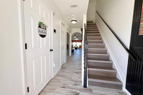 House in Winter Haven, Florida 4 bedrooms, 204.66 sq.m. № 2098880 - photo 8
