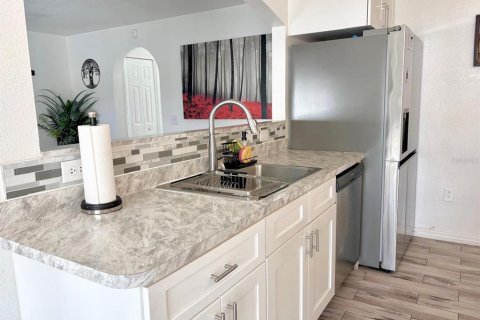 House in Winter Haven, Florida 4 bedrooms, 204.66 sq.m. № 2098880 - photo 20