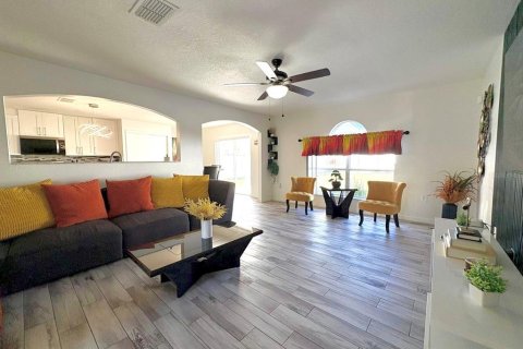 House in Winter Haven, Florida 4 bedrooms, 204.66 sq.m. № 2098880 - photo 16