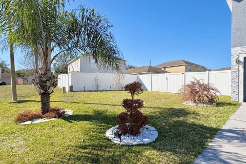 House in Winter Haven, Florida 4 bedrooms, 204.66 sq.m. № 2098880 - photo 5