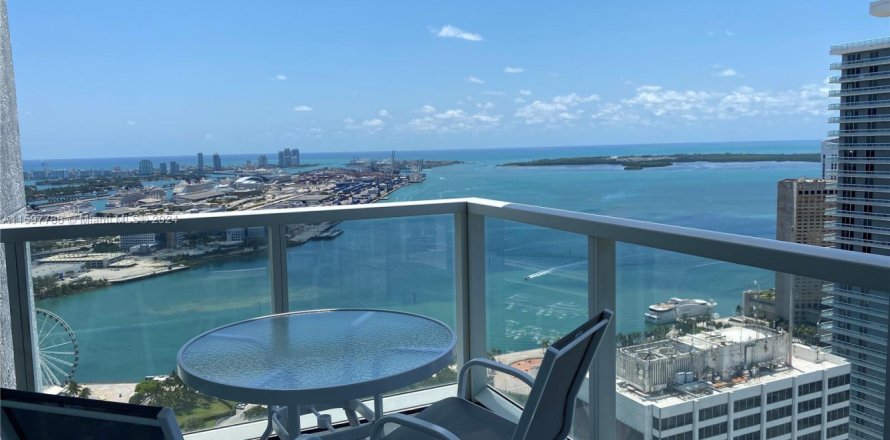 Condominio en Miami, Florida, 3 dormitorios  № 1707207