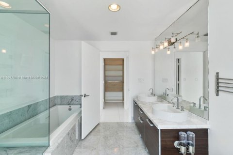 Condominio en venta en Miami, Florida, 3 dormitorios, 166.76 m2 № 1707207 - foto 27