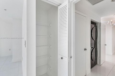 Condominio en venta en Miami, Florida, 3 dormitorios, 166.76 m2 № 1707207 - foto 30