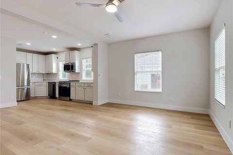 Touwnhouse à vendre à Celebration, Floride: 2 chambres, 133.78 m2 № 2408329 - photo 12