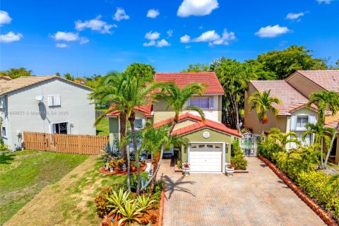 Villa ou maison à vendre à Miami, Floride: 3 chambres, 165.09 m2 № 1939202 - photo 2