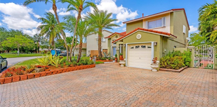 Villa ou maison à Miami, Floride 3 chambres, 165.09 m2 № 1939202