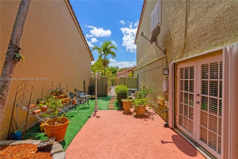 Villa ou maison à vendre à Miami, Floride: 3 chambres, 165.09 m2 № 1939202 - photo 18