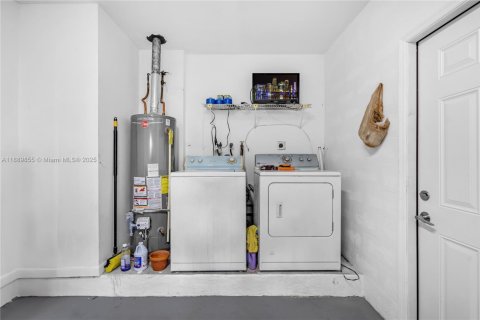 Villa ou maison à vendre à Miami, Floride: 3 chambres, 165.09 m2 № 1939202 - photo 17