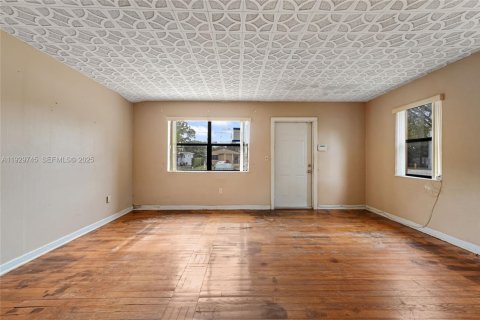 House in Miami Springs, Florida 2 bedrooms, 103.12 sq.m. № 1990046 - photo 6