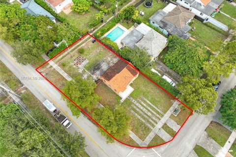 House in Miami Springs, Florida 2 bedrooms, 103.12 sq.m. № 1990046 - photo 17