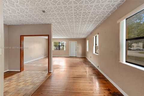 House in Miami Springs, Florida 2 bedrooms, 103.12 sq.m. № 1990046 - photo 11