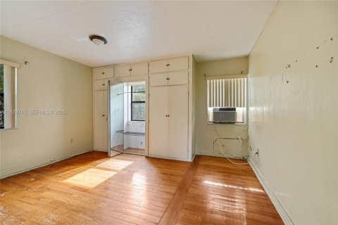 House in Miami Springs, Florida 2 bedrooms, 103.12 sq.m. № 1990046 - photo 12