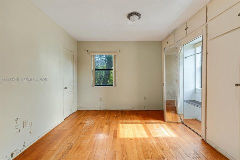 House in Miami Springs, Florida 2 bedrooms, 103.12 sq.m. № 1990046 - photo 14