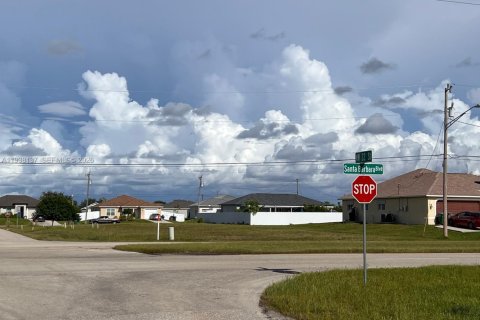 Land in Cape Coral, Florida № 1996382 - photo 5