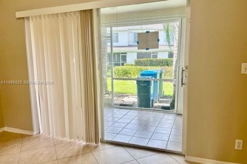 House in Weston, Florida 2 bedrooms, 103.12 sq.m. № 2064840 - photo 10