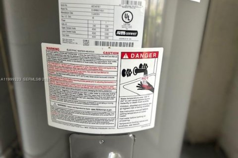 House in Weston, Florida 2 bedrooms, 103.12 sq.m. № 2064840 - photo 24