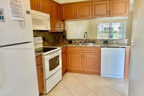 House in Weston, Florida 2 bedrooms, 103.12 sq.m. № 2064840 - photo 5