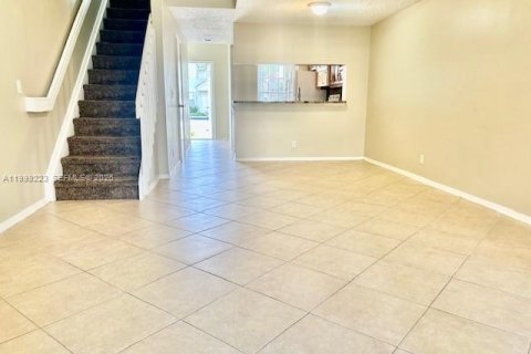 House in Weston, Florida 2 bedrooms, 103.12 sq.m. № 2064840 - photo 13