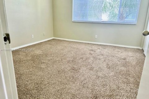 House in Weston, Florida 2 bedrooms, 103.12 sq.m. № 2064840 - photo 18