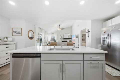 House in Valrico, Florida 3 bedrooms, 178.65 sq.m. № 2210861 - photo 9
