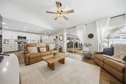 House in Valrico, Florida 3 bedrooms, 178.65 sq.m. № 2210861 - photo 15