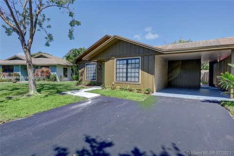 Casa en Davie, Florida 3 dormitorios, 122.35 m2 № 2085024