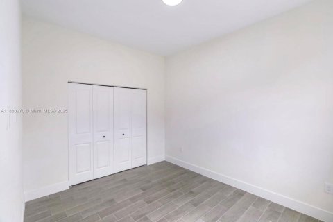 Купить виллу или дом в Лихай-Эйкерс, Флорида 4 спальни, № 1929036 - фото 18