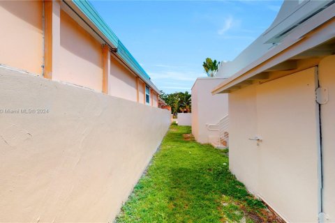 Propiedad comercial en venta en Miami, Florida, 337.24 m2 № 1764103 - foto 27